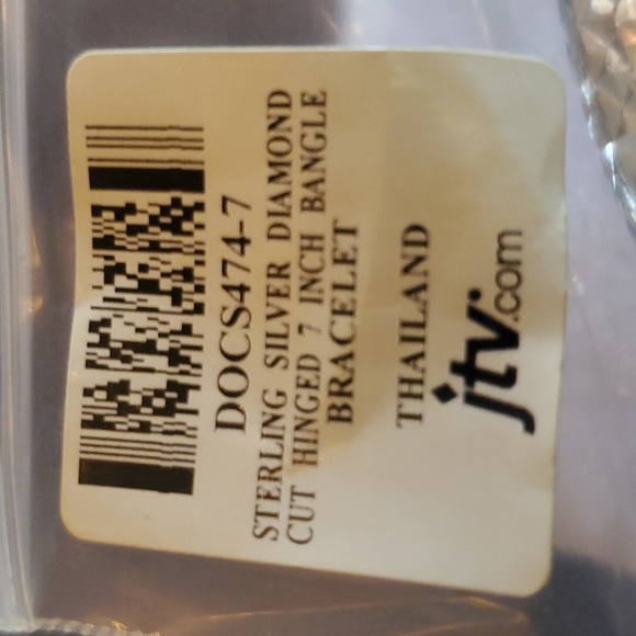 Sterling silver diamond cut hinged bangle bracelet.  Brand new. - Picture 4 of 4